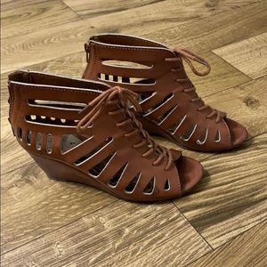 Brown lace heel size 6.5